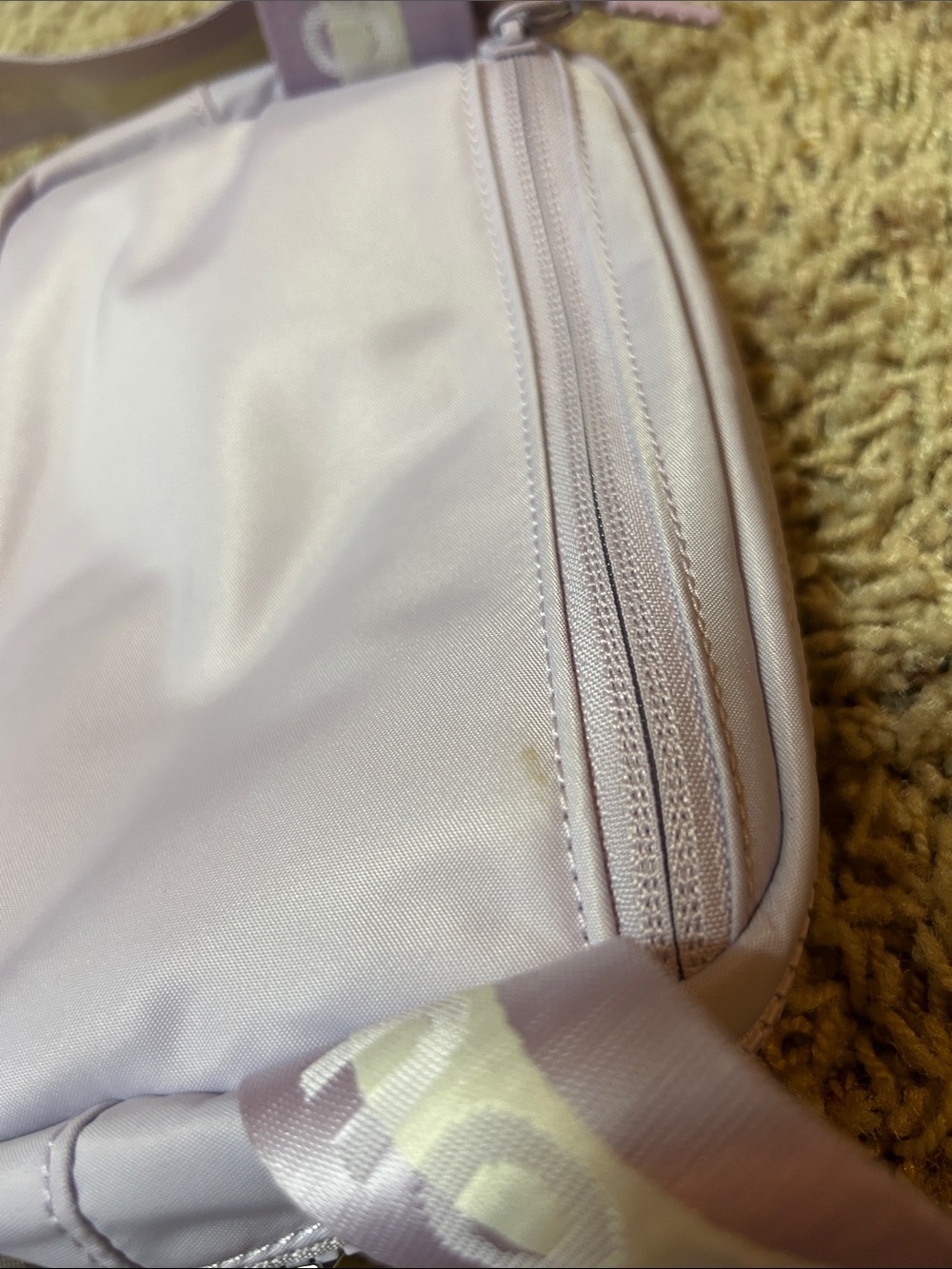 lululemon athletica Lavender/Pale Purple Crossbody Bag (everywhere belt bag) - Picture 5 of 5